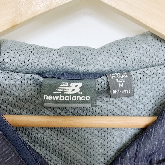 New Balance Well Worn and still Running Zip up size M - Picture 4 of 9
